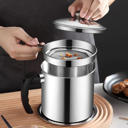 📢📢50% OFF !! ♻️ 304 Stainless Steel Oil Keeper with Filter – Reusable Grease Strainer Pitcher, Fine Mesh Removes Food Bits & Residue for Cleaner, Healthier Reuse